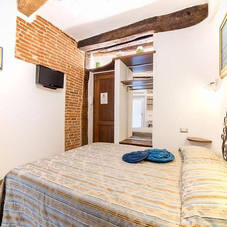 Via Mazzini - Francamaria Rooms Вернацца Екстер'єр фото