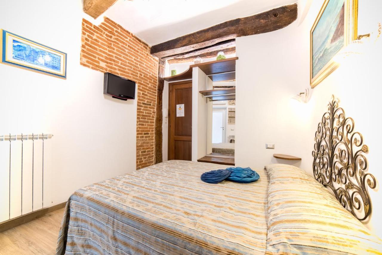 Via Mazzini - Francamaria Rooms Вернацца Екстер'єр фото