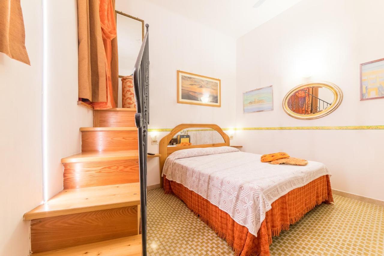 Via Mazzini - Francamaria Rooms Вернацца Екстер'єр фото