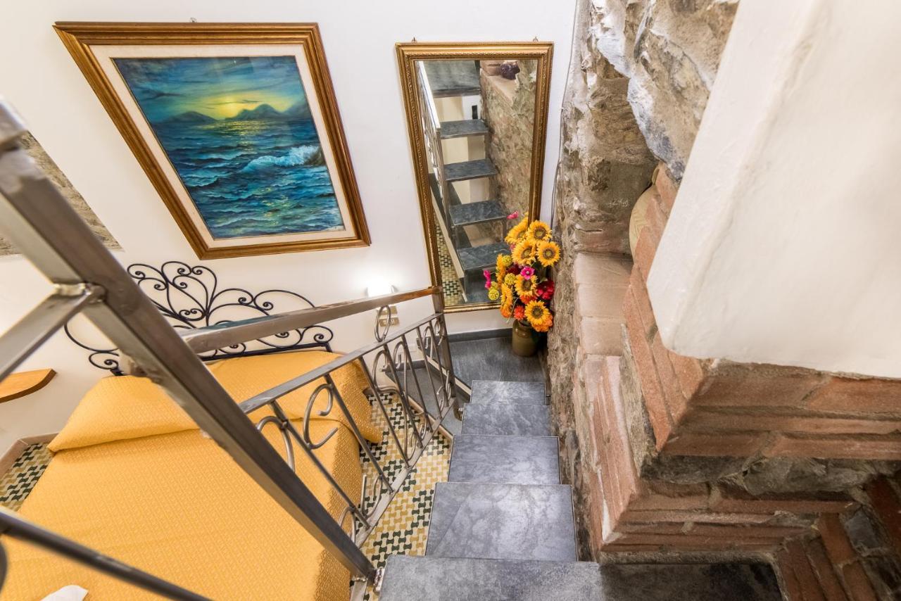 Via Mazzini - Francamaria Rooms Вернацца Екстер'єр фото